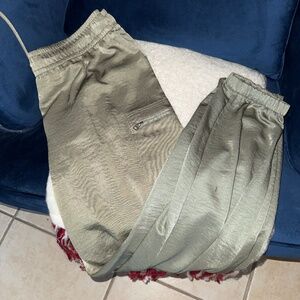 Jennifer Lopez cargo jogger